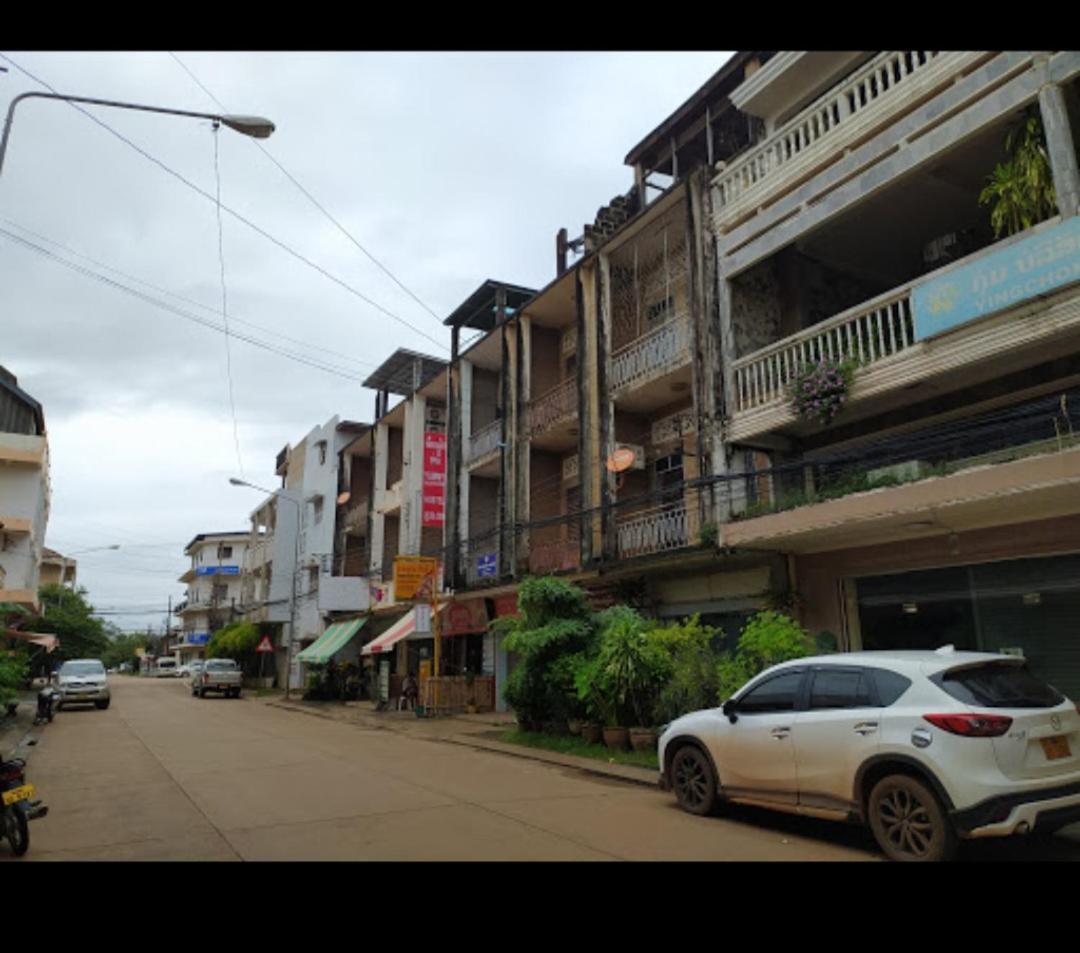 Yummy Backpacker Hostel Pakse Exterior photo