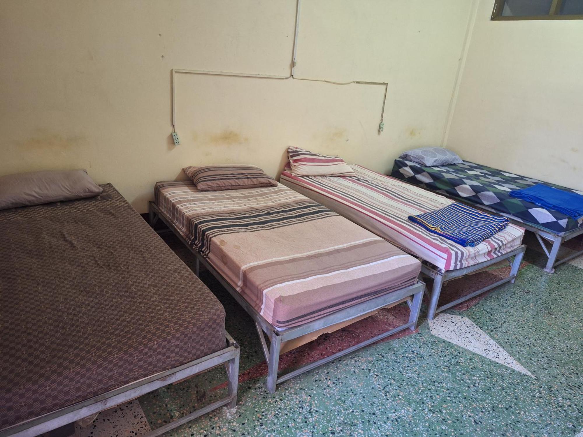 Yummy Backpacker Hostel Pakse Exterior photo