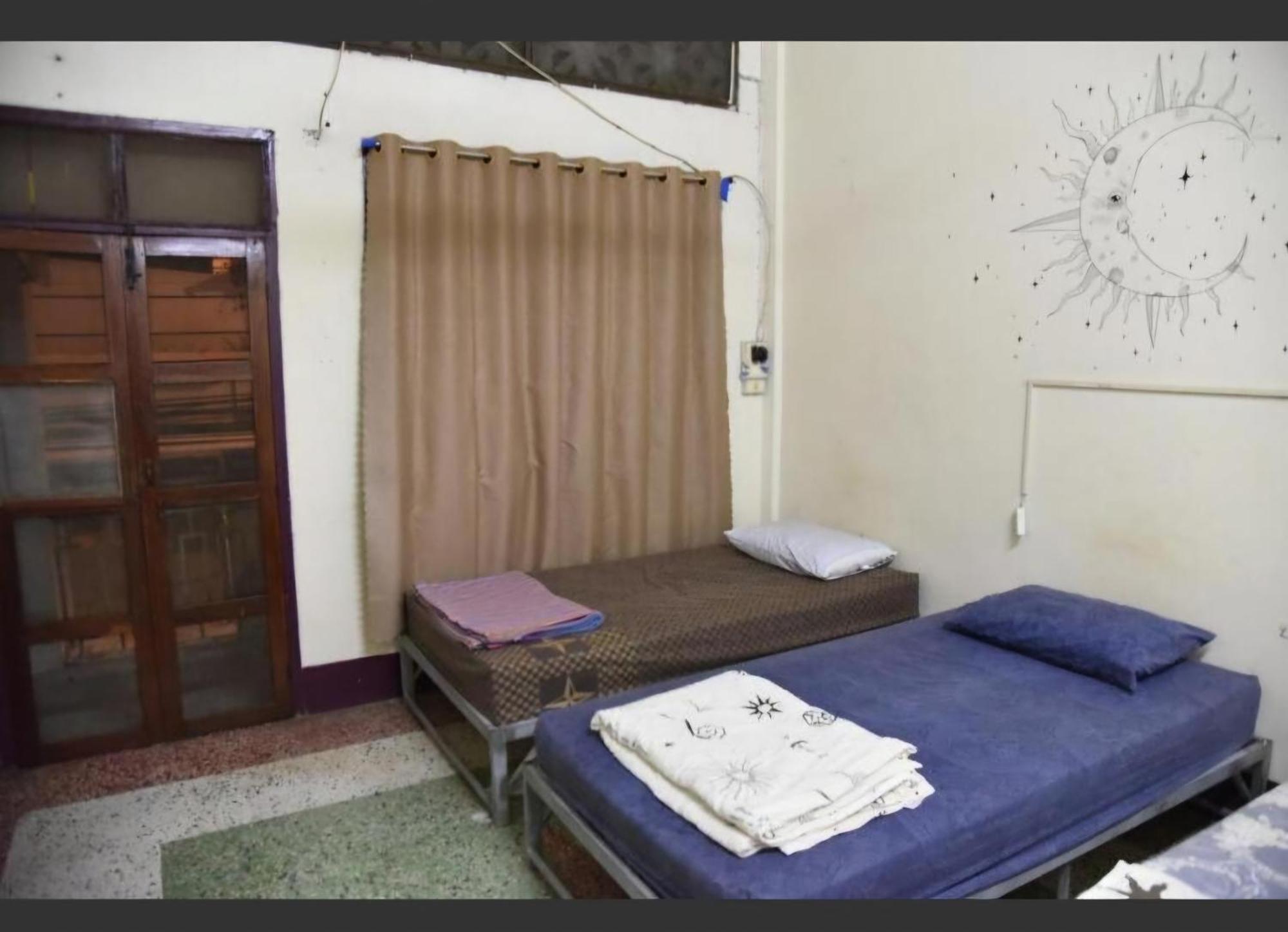 Yummy Backpacker Hostel Pakse Exterior photo