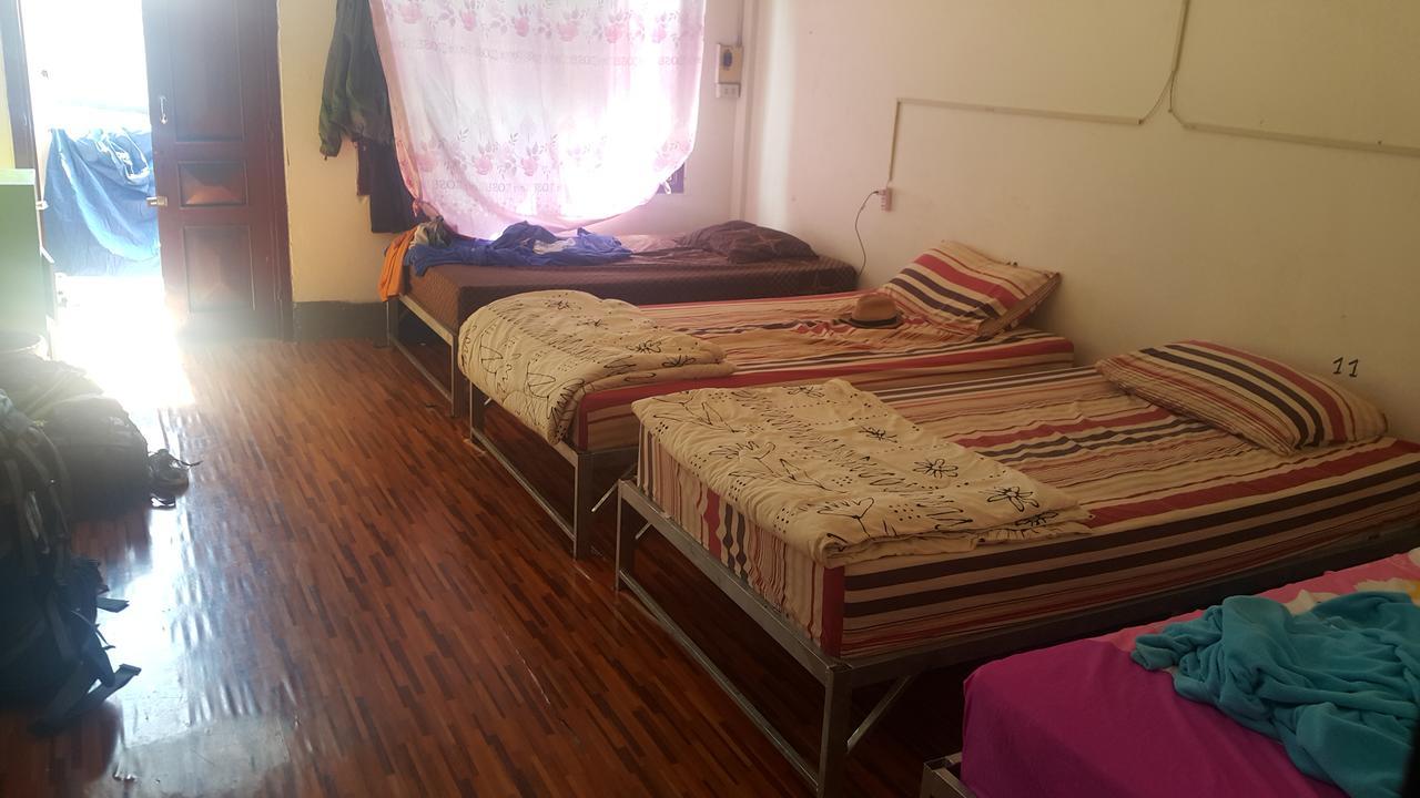 Yummy Backpacker Hostel Pakse Exterior photo